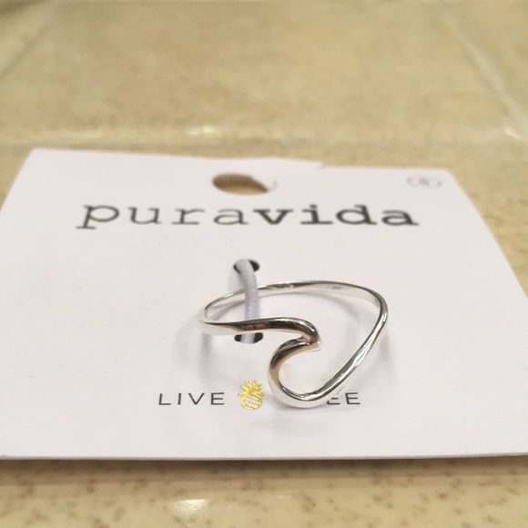Pura Vida Jewelry - pura vida wave ring (size 8)